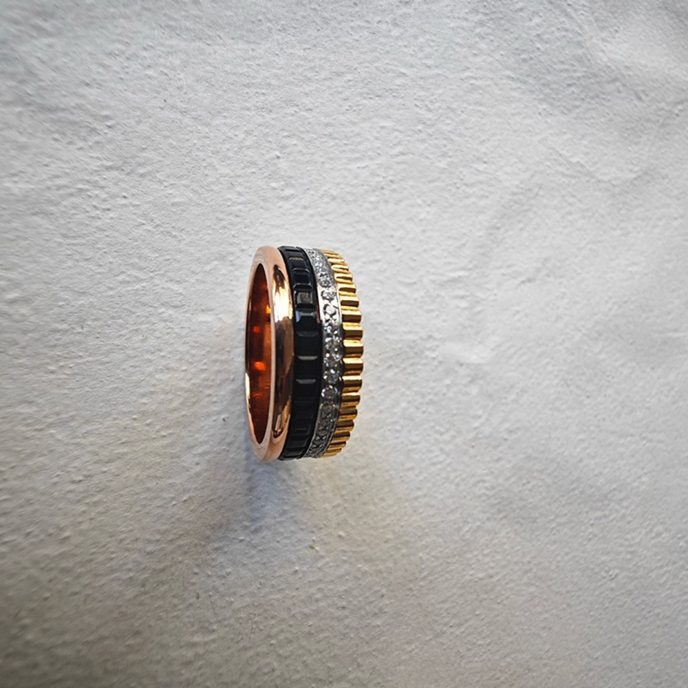 Boucheron 18k Gold Pavé Diamond Ring